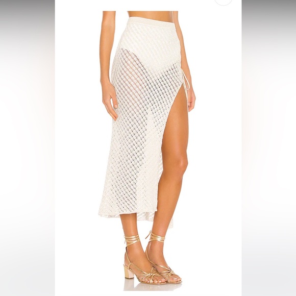 Elegant White Crochet Skirt - Picture 1 of 7